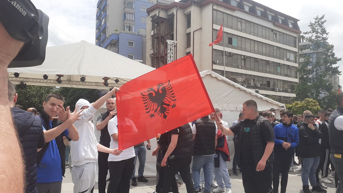 Sedam dana do vizne liberalizacije "Kosova": Više od 100.000 Albanaca kreće na Zapad, Vlada šalje SMS