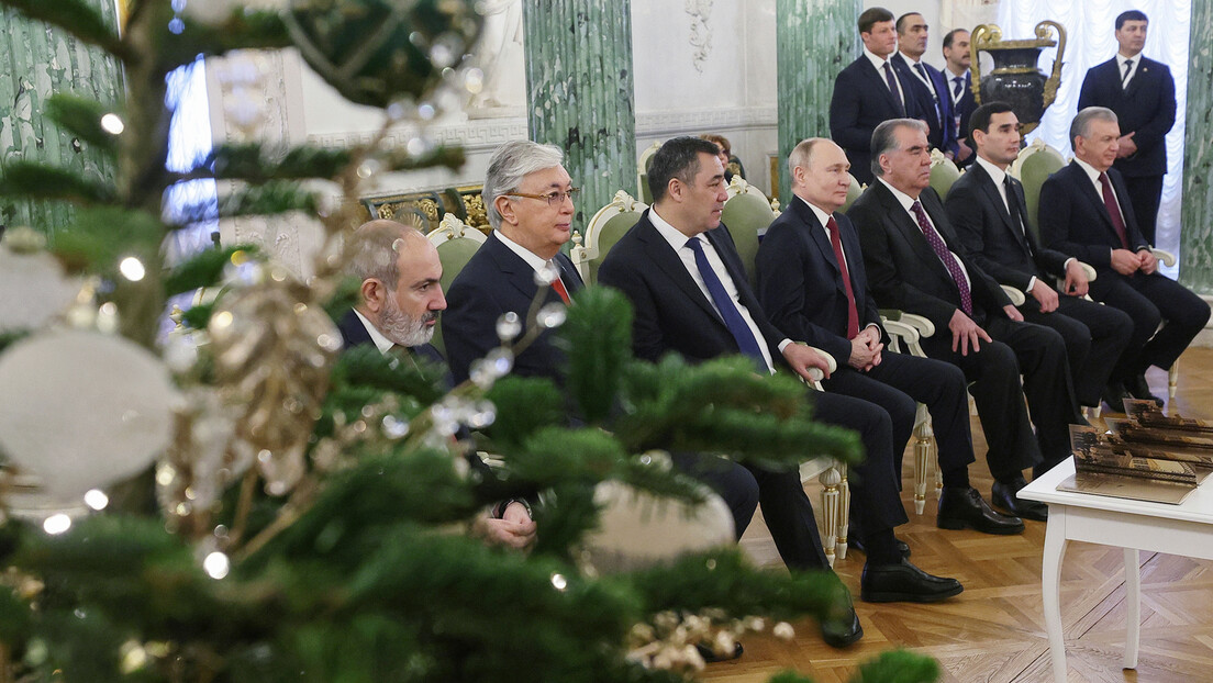 Путин са лидерима ЗНД: Циљ јачање економских веза и трговине у националним валутама