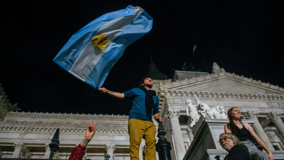 Argentina: Milei otpušta 5.000 vladinih službenika