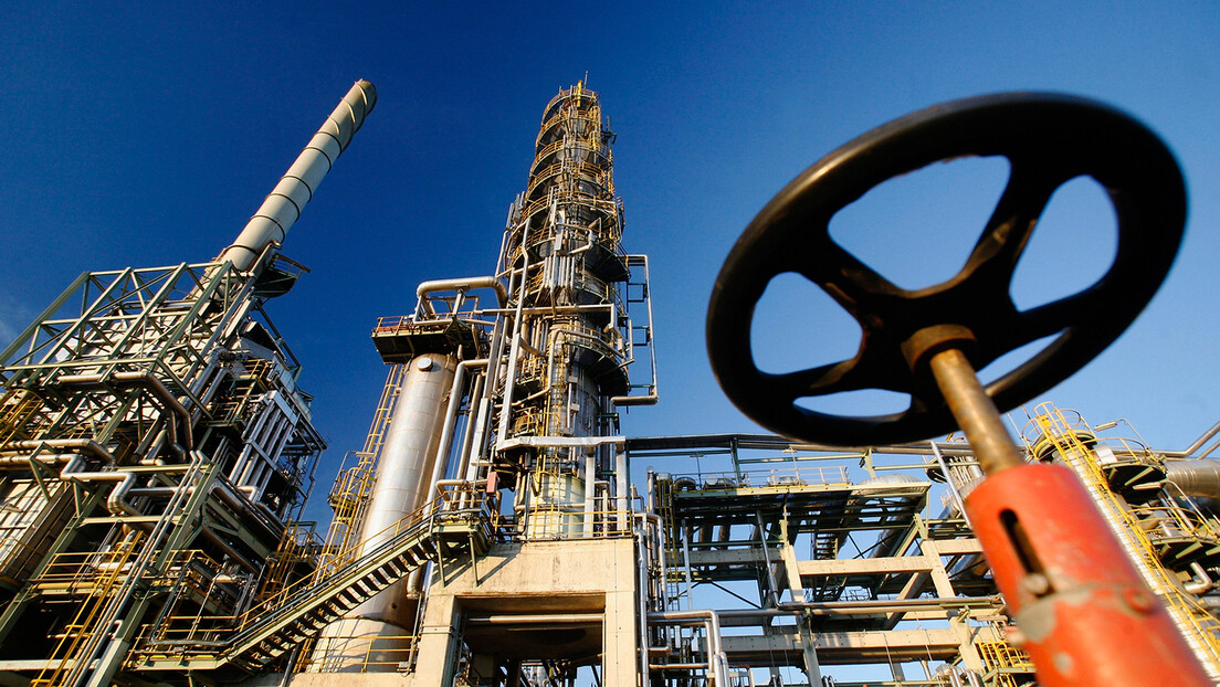 Новак: Русија упркос санкцијама зарадила скоро 100 милијарди долара од нафте и гаса