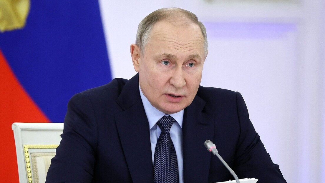 Putin: Duboki naklon nastavnicima naših vojnika, reformisaćemo svoj obrazovni sistem