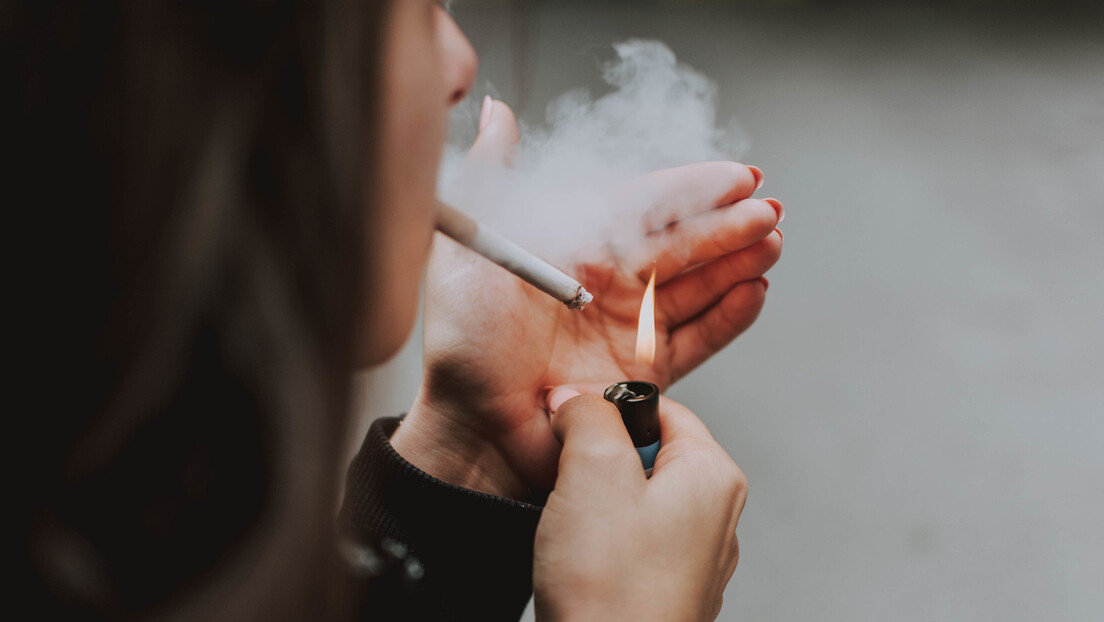 Генијални трик како се ослободити мириса дима од цигарета за само неколико секунди