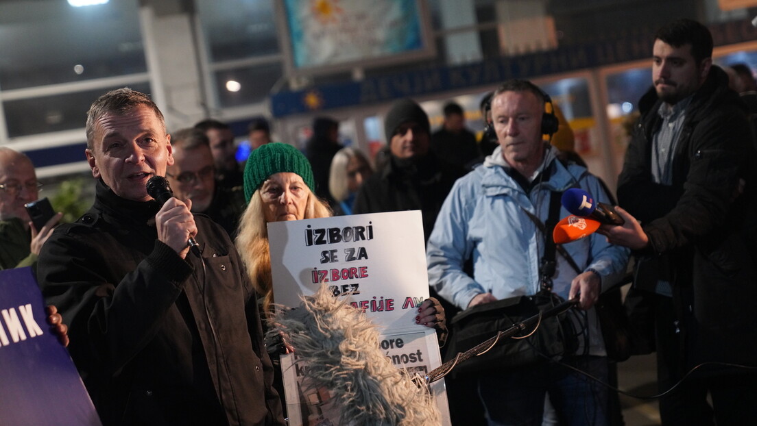Održan još jedan protest SPN: Ispred RTS-a pročitali "vesti slobodnog dnevnika"