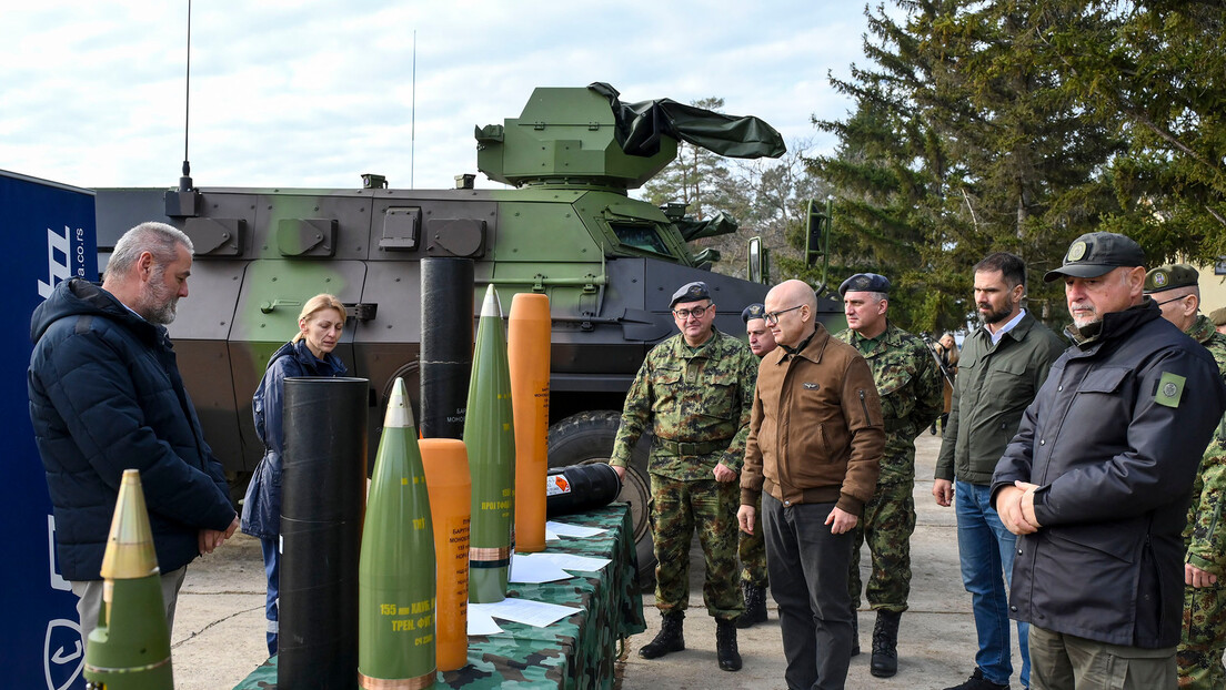 Vrlo dobro: Ministru odbrane u Nikincima prikazani novo naoružanje i vojna oprema (FOTO)
