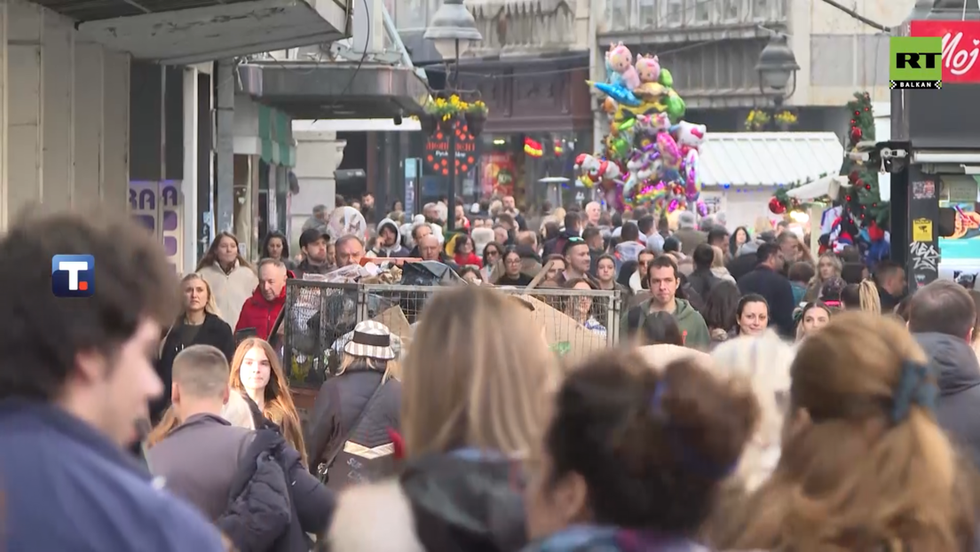 Praznična atmosfera pred Novu godinu u Beogradu, gužve na ulicama i u radnjama