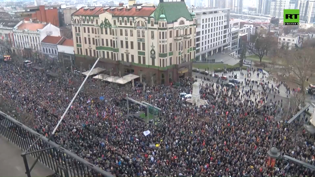 Protest inicijative "ProGlas" kod Terazijske česme, saobraćaj blokiran