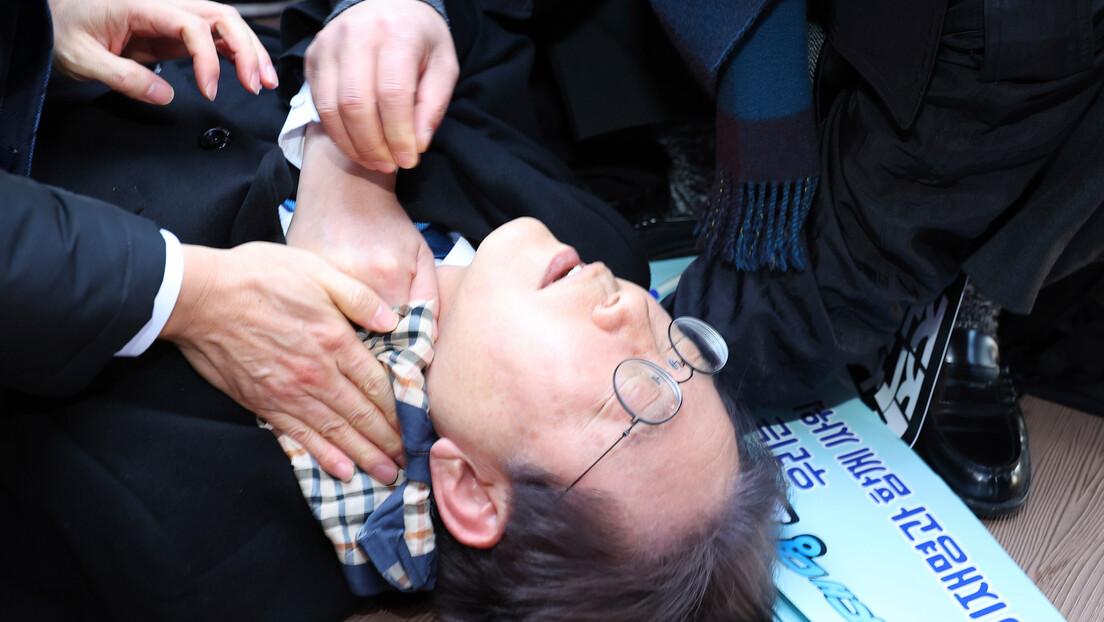 Južnokorejski opozicioni političar izboden u Busanu (VIDEO)