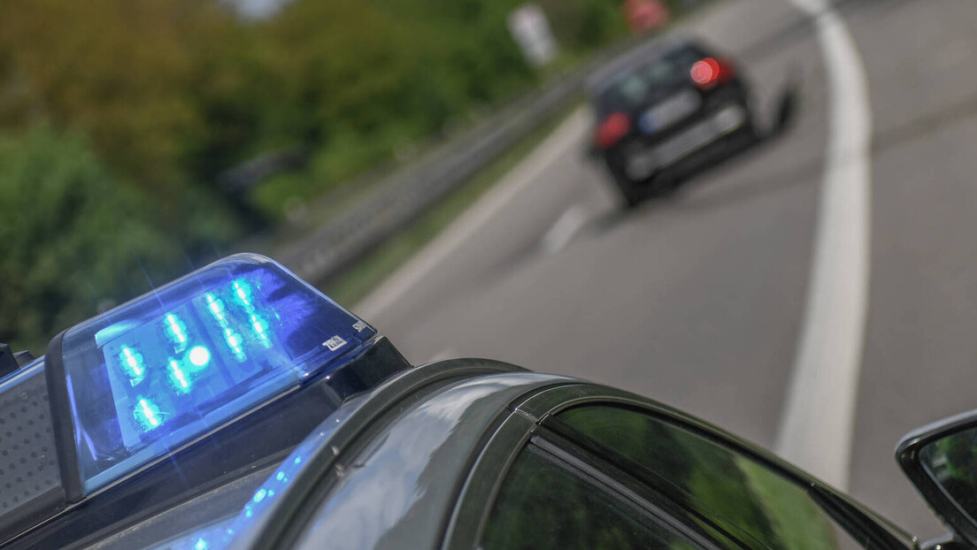 Divljao na putu Sremska Mitrovica-Ležimir: Vozač "audija" kažnjen sa 1.360 evra zbog nasilničke vožnje