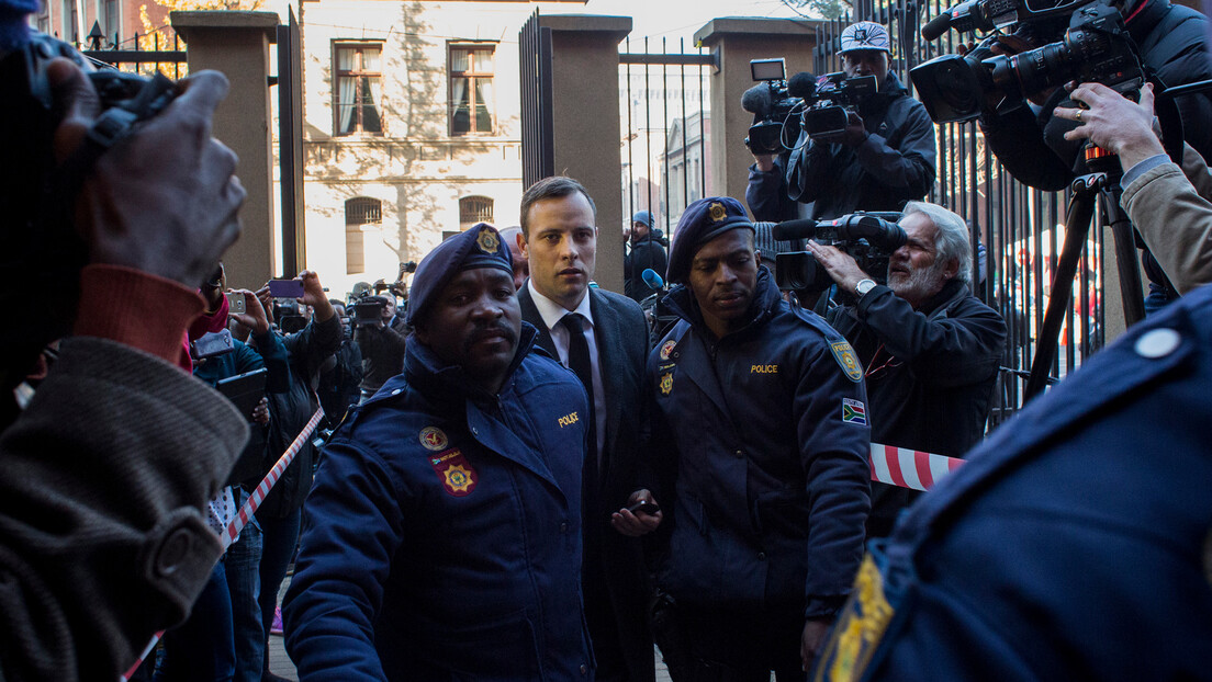 Оскар Писторијус пуштен на условну слободу после 11 година у затвору