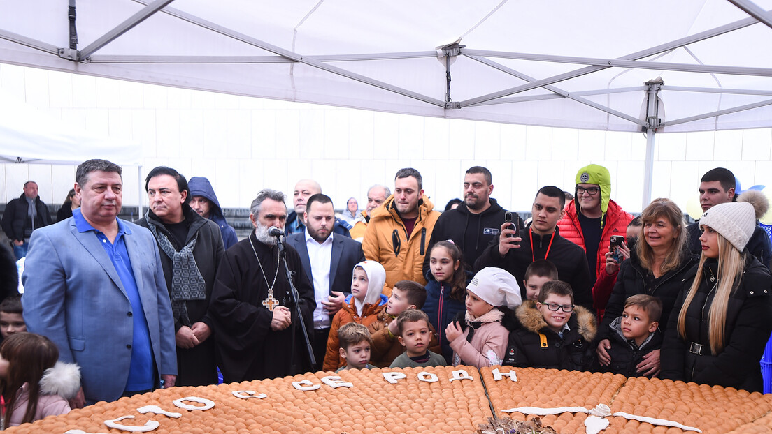 Традиционално ломљење чеснице испред Храма Светог Саве: Највише среће имали најмлађи