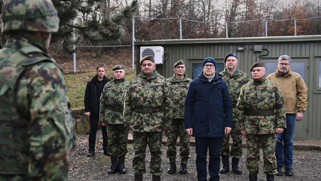 Božićno jutro u uniformi: Vučević i Mojsilović sa vojnicima Vojske Srbije