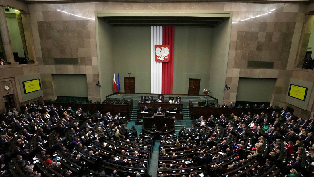 Напето у Пољској: Ухапшени бивши министар Камински и његов заменик