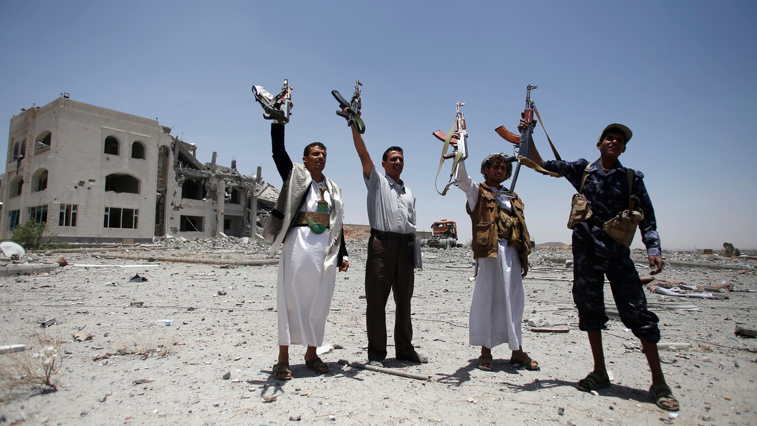 Јеменски Хути извршили још један "сложен" напад у Црвеном мору