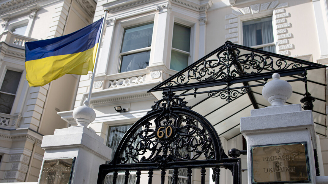 Нико неће у војску: Украјински конзулат у Лондону позива мушкарце да се пријаве за војну службу