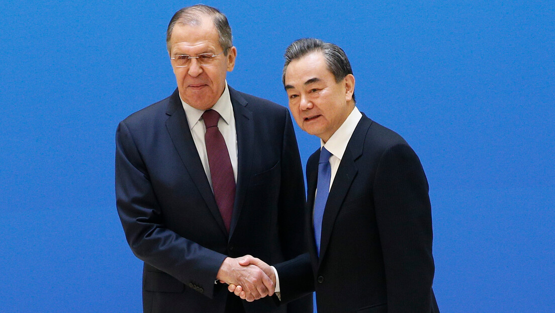 Šef kineske diplomatije poručio Lavrovu: Rusija će sačuvati stabilnost i razvoj