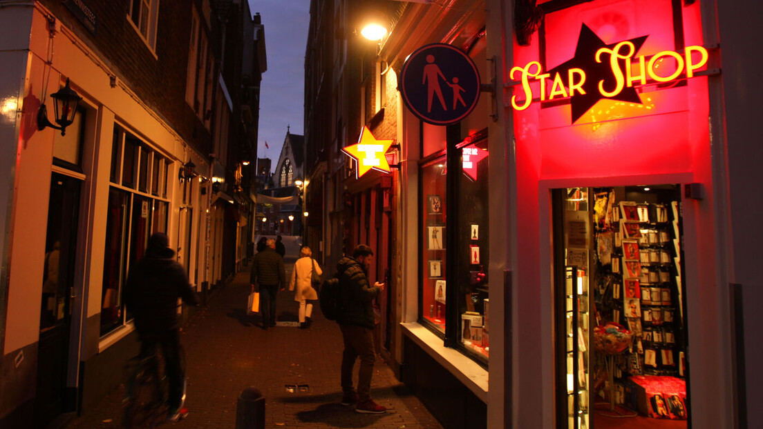 Холандија: Велика осигуравајућа компанија осигурава и проститутке