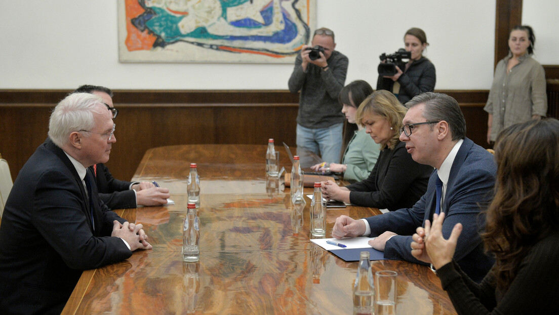 Američki ambasador Hil: Naoružavamo Prištinu; Vučić razočaran