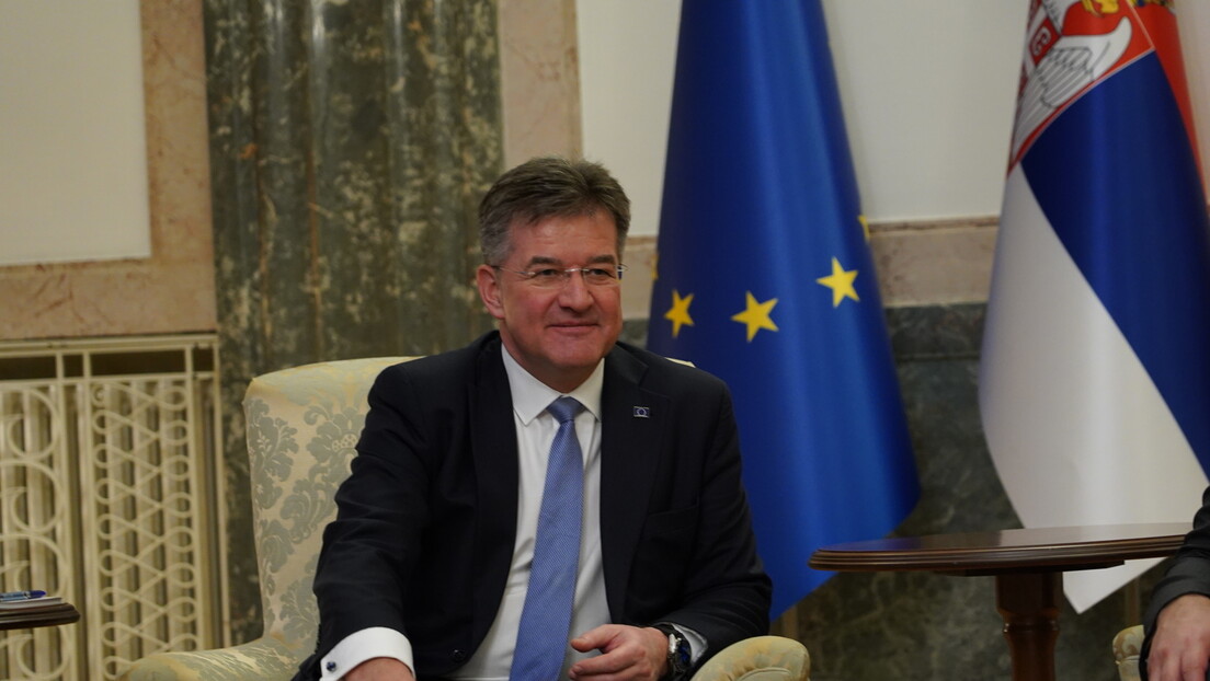 Lajčak će u Davosu imati odvojene sastanke sa Vučićem i Kurtijem
