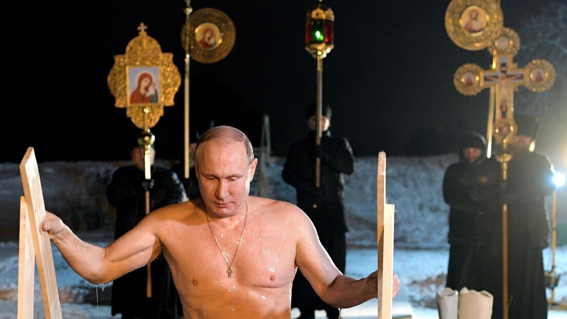 Peskov: Putin je i ove godine zaronio u ledenu vodu na Bogojavljenje