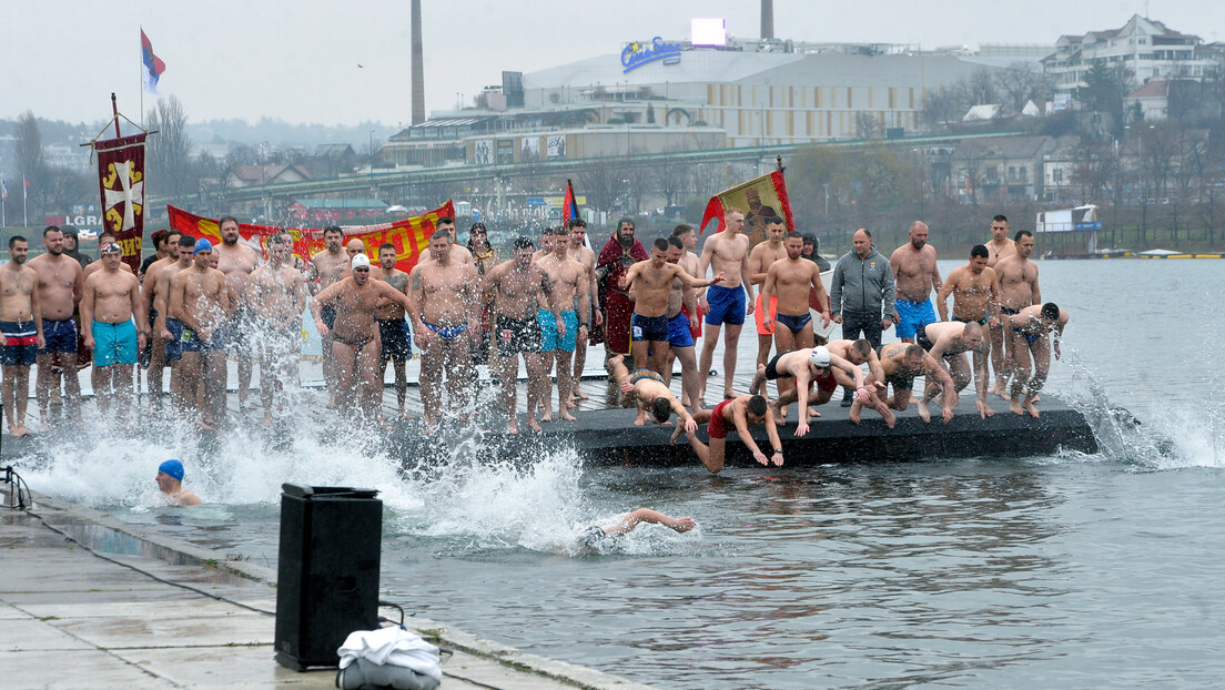 Дан укратко: Богојављење и пливање за Часни крст, и Путин уронио у ледену воду