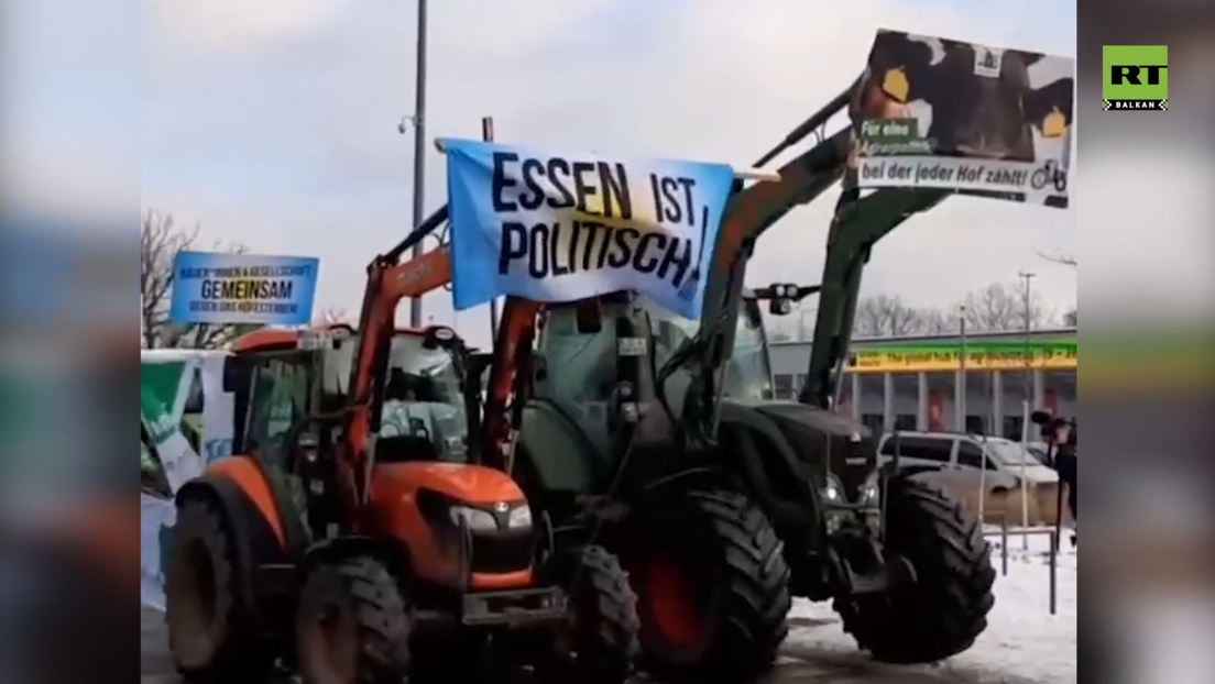 Nemački poljoprivrednici nastavljaju proteste: Traktorima do kancelarije Šolca (VIDEO)