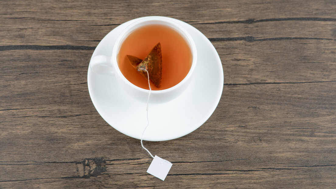 Posolite čaj, biće ukusniji: Naučnica deli neobiče savete za "savršenu" šolju čaja, Britanci šokirani