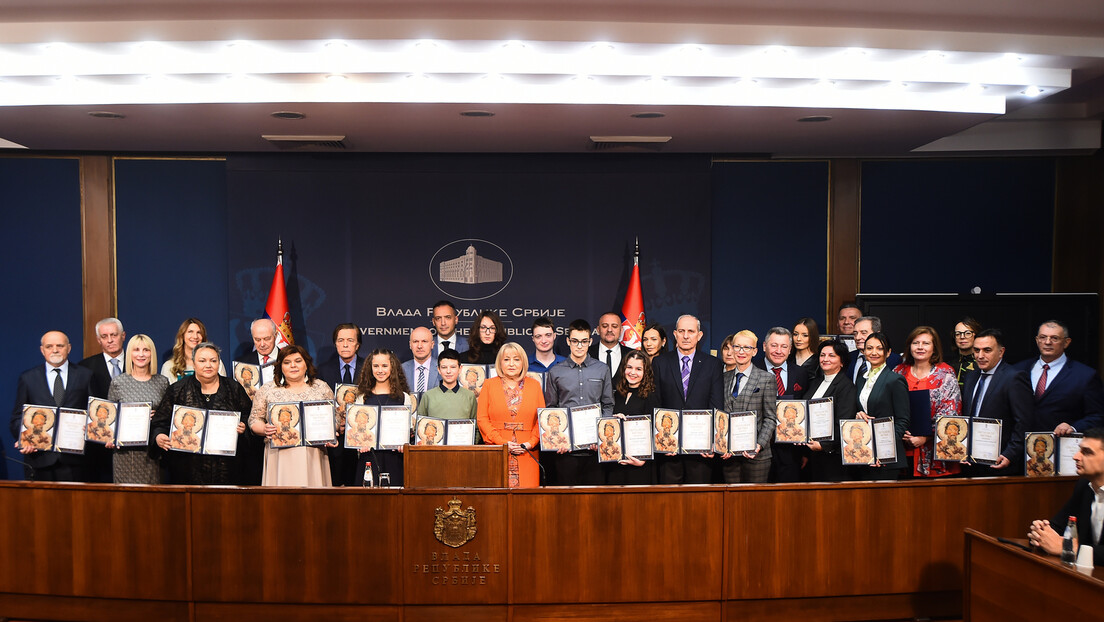 Уручене 32 Светосавске награде: Награђен успех и труд ученика, истакнутих појединаца и институција