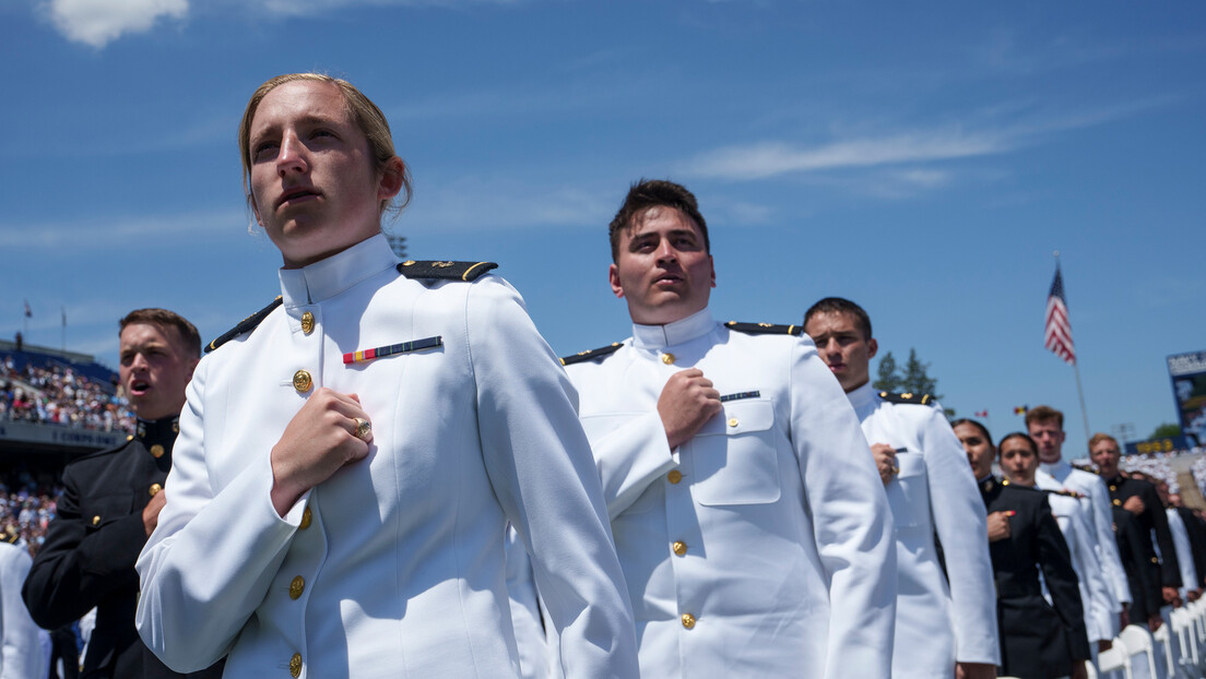"Немате средњу школу? Нема проблема": Америчка морнарица поново спушта критеријуме за регрутацију