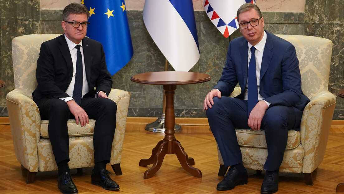 Vučić sa Lajčakom: Spremni da izvršimo obaveze, uz poštovanje Ustava i Povelje UN