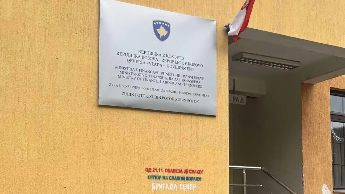 Нова провокација: У Зубином Потоку постављена табла привремених приштинских институција