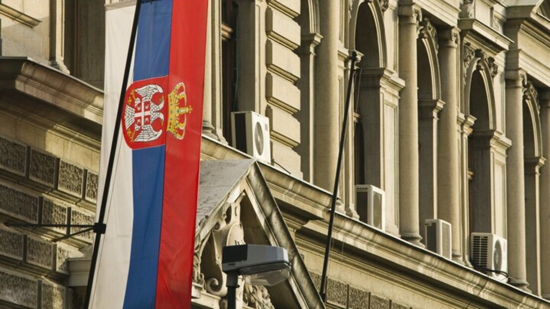 Нови скандал Приштине: Полиција уклонила билборд са српском заставом због посете тзв. министра
