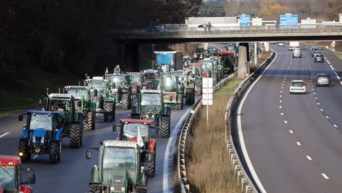 Два велика синдиката пољопривредника у Француској прекидају протесте и блокаде