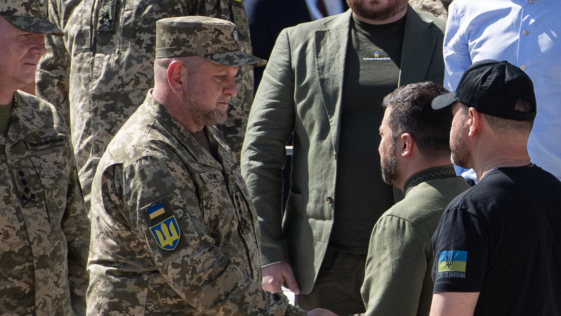 Нови детаљи разговора Зеленског и Залужног: Русија је далеко моћнија од Украјине на фронту