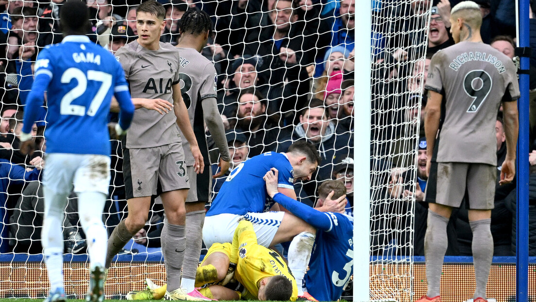"Petlovi" poklekli u nadoknadi, Everton u 94. minutu do boda