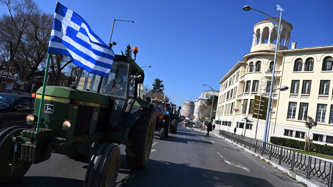 Протести и у Грчкој: Незадовољни фармери блокирали путеве на северу земље