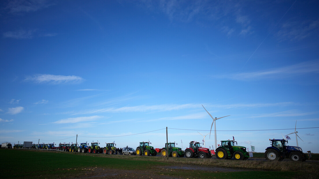 Наставак протеста пољопривредника у Италији: Фармери с тракторима се окупљају око Рима