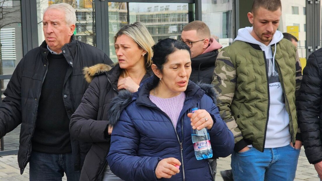 Arsićeva supruga posle oslobađajuće presude: Molim se Bogu da i drugi optuženi Srbi izađu iz zatvora