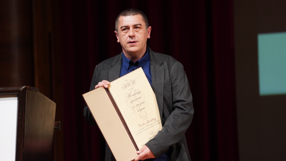 Стеви Грабовцу уручено НИН-ово признање за роман године: Награде бацају светло рефлектора на књигу