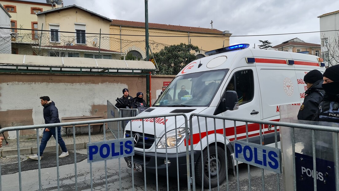 Novi napad u Istanbulu: Šest osoba ranjeno ispred zgrade suda, napadači likvidirani