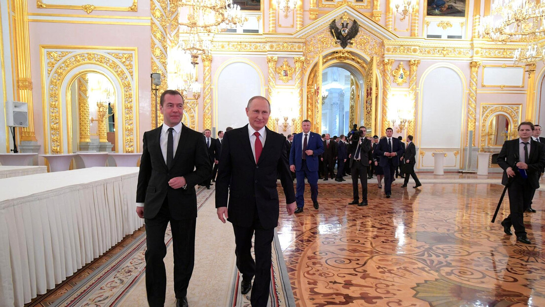Медведев о Бајденовом разговору са мртвима: Свет је заиста у опасности