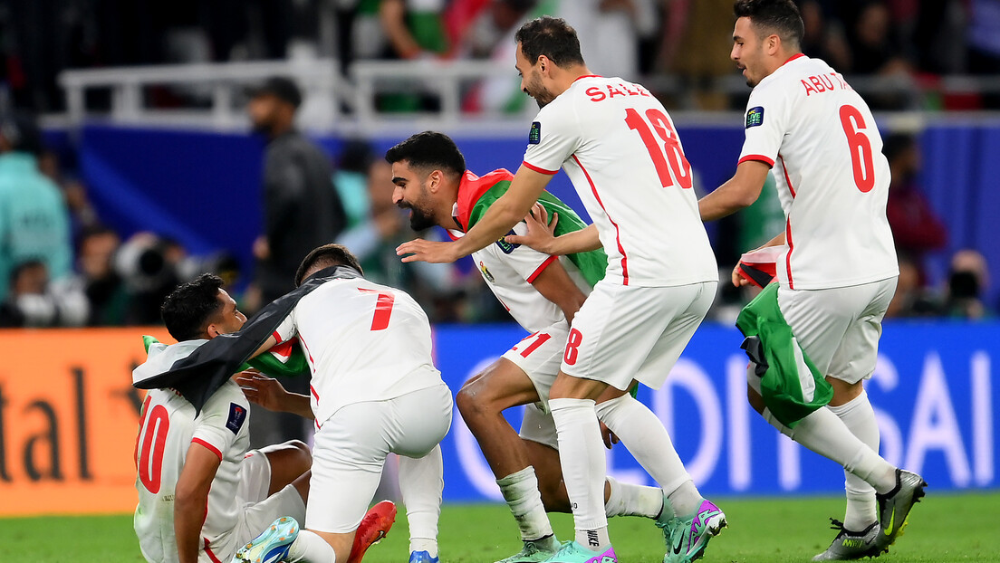 Јорданци укротили "тигрове" и први пут у историји играће финале Азијског купа