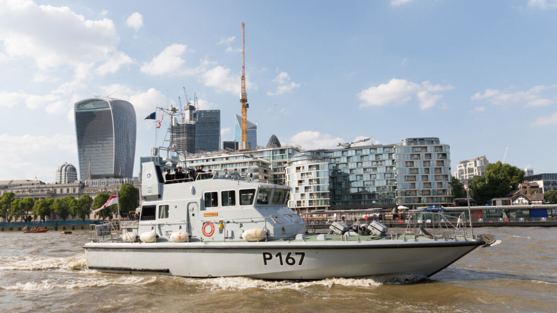 Umesto pokvarenog nosača aviona od 3,5 milijardi funti: Britanija na NATO vežbe šalje plastične čamce