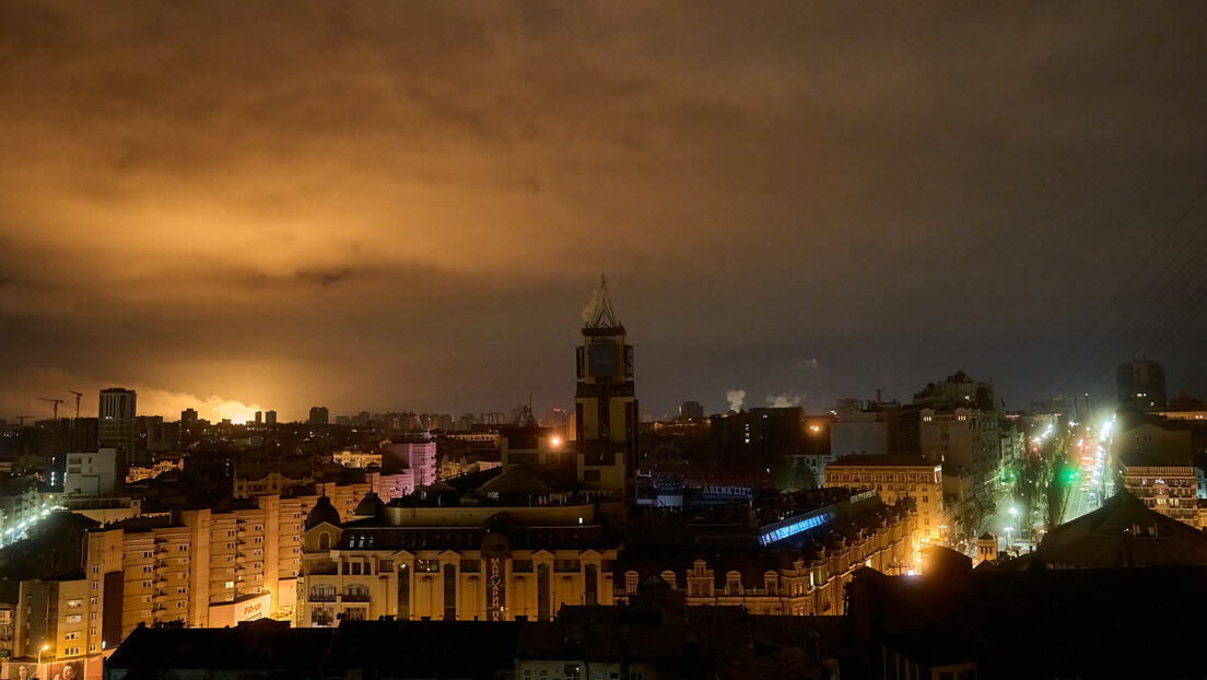 Rusija izvela masovni raketni napad: Širom Ukrajine odjekuju eksplozije, bukte požari i nema struje