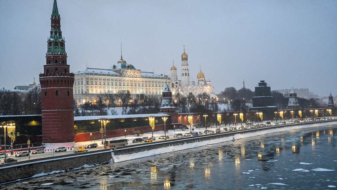 Kremlj: Karlsonu nije potrebna zaštita Rusije, može on sam da se snađe
