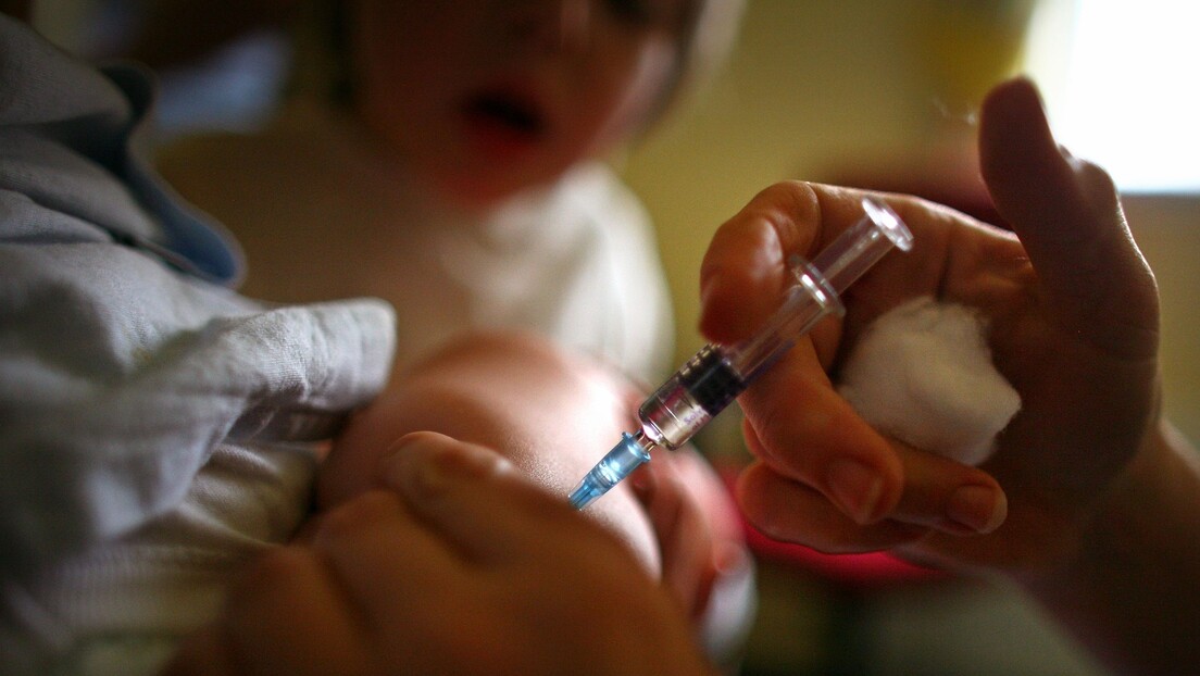 Raste broj obolelih od velikog kašlja i morbila, stručnjaci pozivaju roditelje da vakcinišu decu