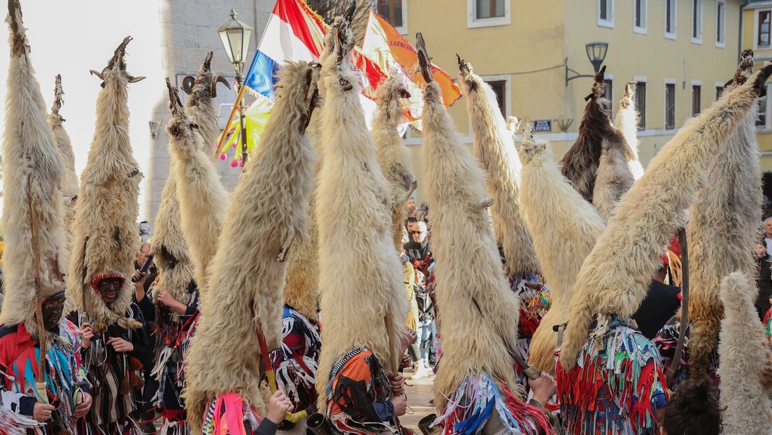 Skandal na karnevalu u Hrvatskoj: Spaljene lutke sa likom Vučića i Putina
