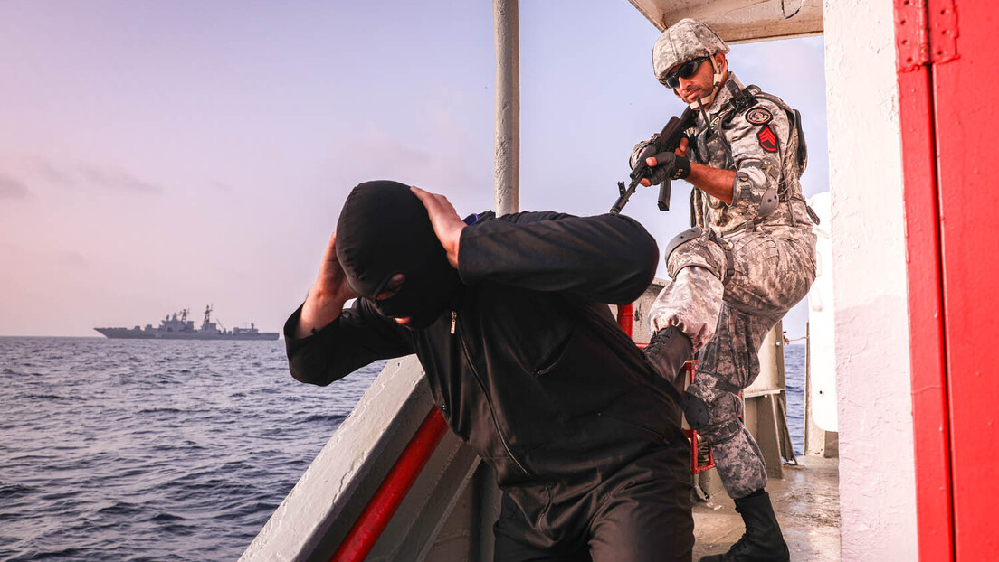 "En-Bi-Si": SAD hakovale iranski brod u Crvenom moru