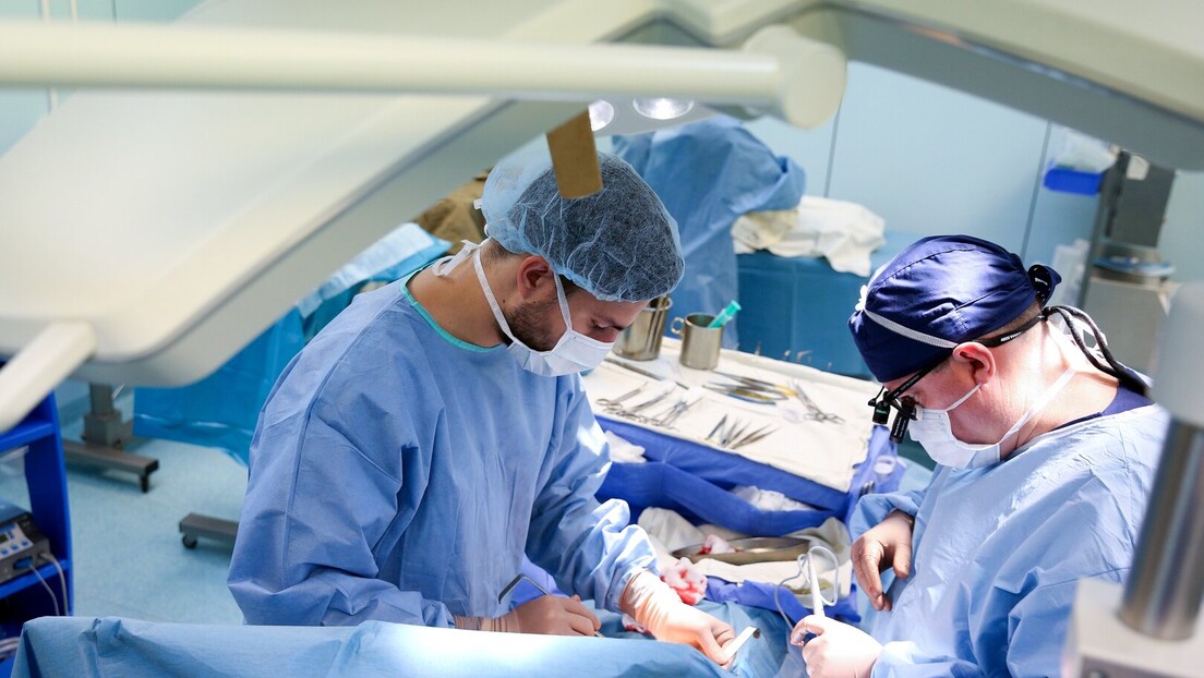 Две трансплантације у Тиршовој: Отац данас даје ћерки бубрег, мајка сутра сину