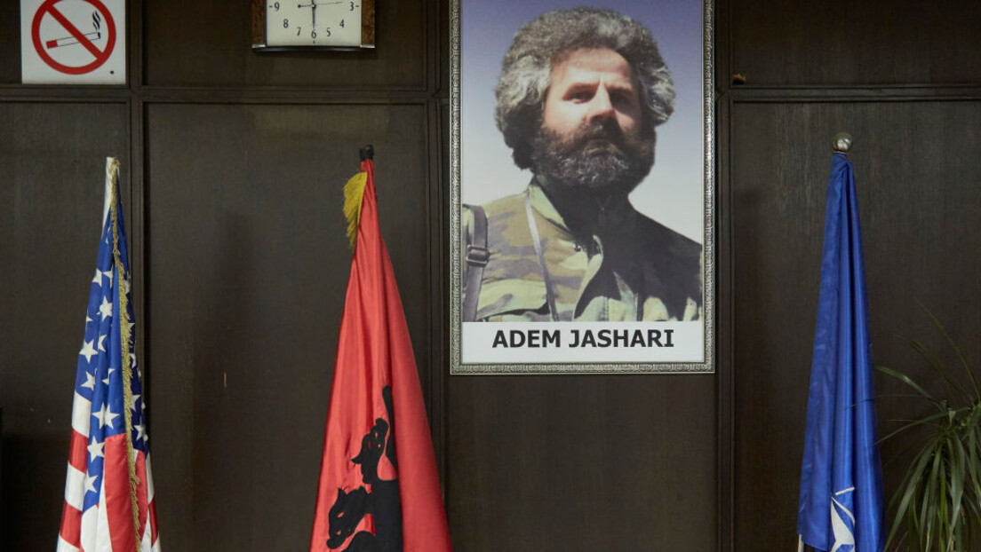 U Južnoj Mitrovici otkrivena bista lidera tzv. OVK Adema Jašarija