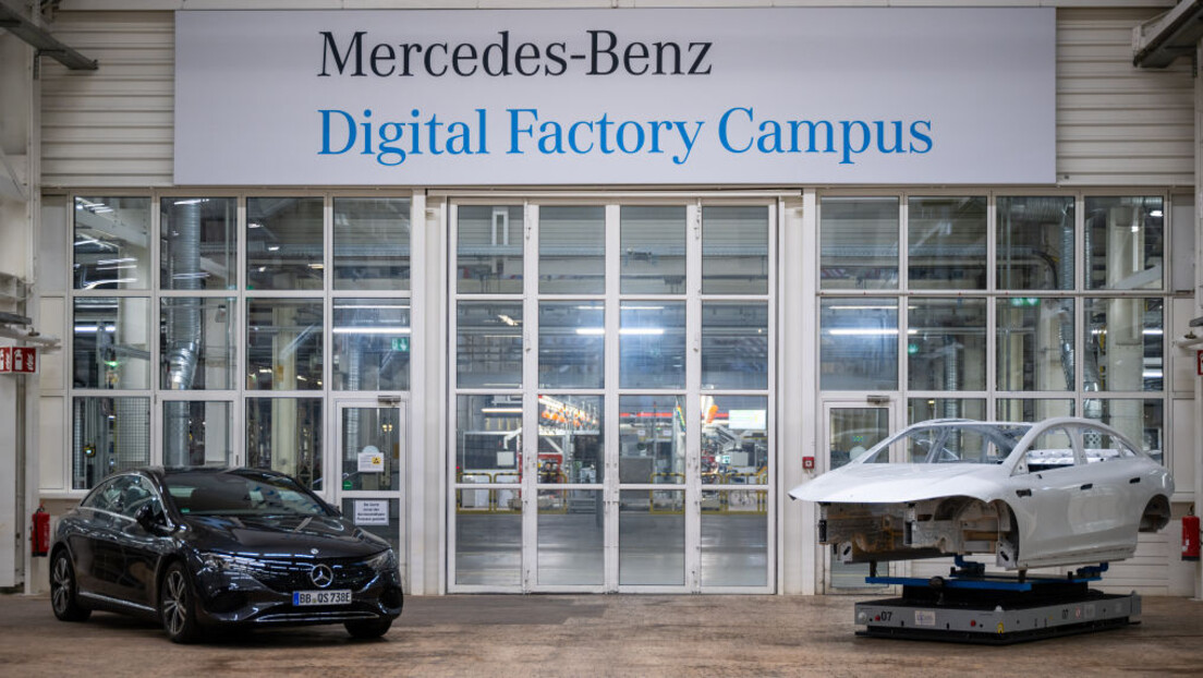 Нова невоља за немачку ауто-индустрију: "Мерцедес" повлачи 250.000 возила